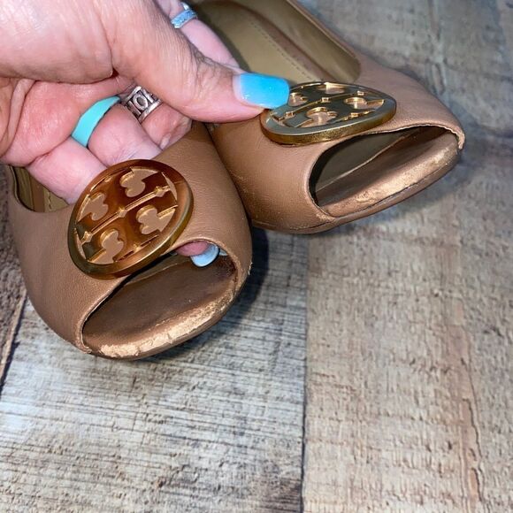 Tory burch sally
Leather Wedge Pump - Picture 7 of 15